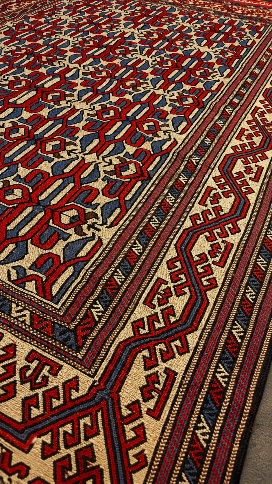Tapis Soumak fait main – 195 × 290 cm