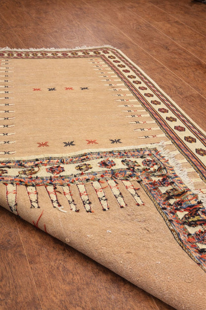 Tapis iranien rose pâle