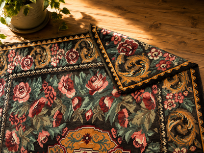 Kilim à la rose Moldave Ancien - Ma boutique